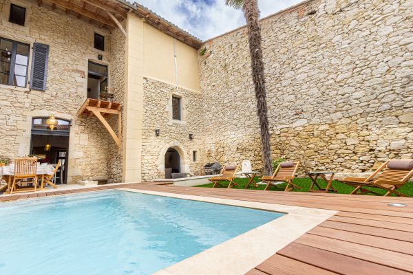 Villa Eleonore holiday villa in Monsegur 33580, walk to restaurants, market and shops, private heated pool